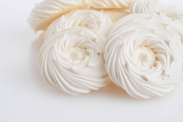 Куча пустых безе гнезда