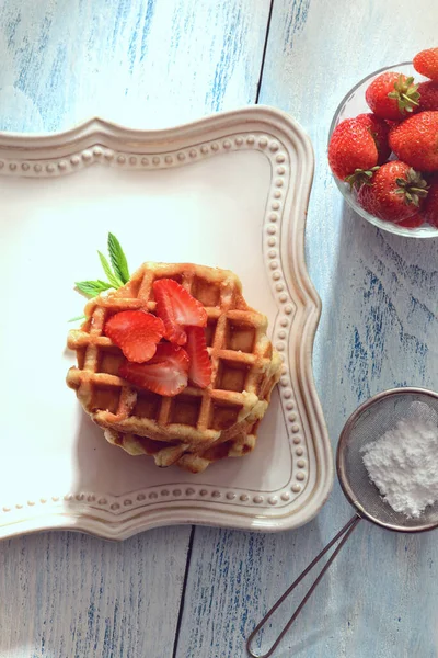 Closeup Top View Belgian Waffles Strawberries — Stock Photo, Image