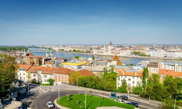 Panoramik Budapeşte Manzarası Macarca Parlamento Binası Tuna Nehri Tarafından — Stok fotoğraf