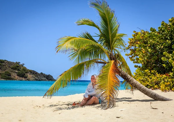 Woman Resting Shade Palm Tree Beach British Virgin Islands — Stock Photo, Image