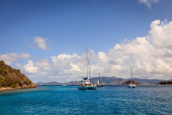 Barcos Vela Ancorados Porto Nas Ilhas Virgens Britânicas — Fotografia de Stock