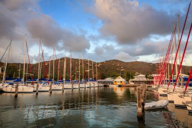 Yelkenli bir Marina Wickhams Cay II Tortola, İngiliz Virgin Adaları üzerinde 