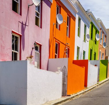 Renkli ev cephe tarihi Bo-Kaap alanında Cape Town, Güney Afrika.