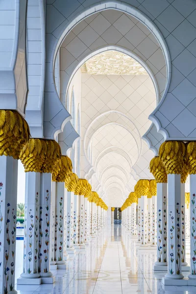 Interior Branco Grande Mesquita Sheikh Zayed Emirados Árabes Unidos — Fotografia de Stock