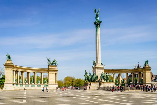 Budapest Hungría Abril 2018 Heroe Square Uno Los Monumentos Más —  Fotos de Stock