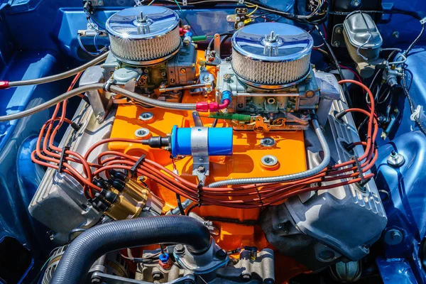 筋肉のアメリカ車のエンジン ルーム — ストック写真