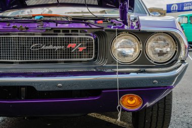 Detroit, Michigan - 19 Ağustos 2016: 1970 Dodge Challenger Woodward rüya Cruise - en büyük bir gün Otomotiv olay ABD'de, ızgara ayrıntıları