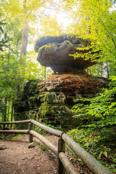 ケンタッキー州の赤い川の峡谷地質区域でユニークな砂岩形成 — ストック写真