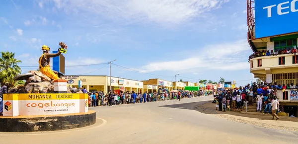Muhanga Ruanda Febbraio 2019 Gente Riunisce Assistere Alla Gara Ciclistica — Foto Stock