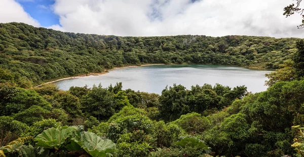 Γραφική Θέα Μια Λίμνη Στον Κρατήρα Μικρότερες Του Volacano Ποασ — Φωτογραφία Αρχείου