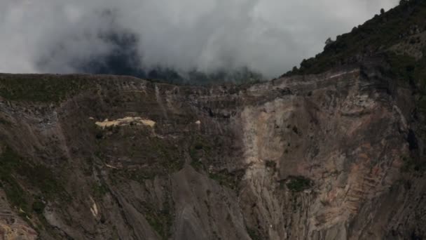 伊拉苏火山火山口 — 图库视频影像