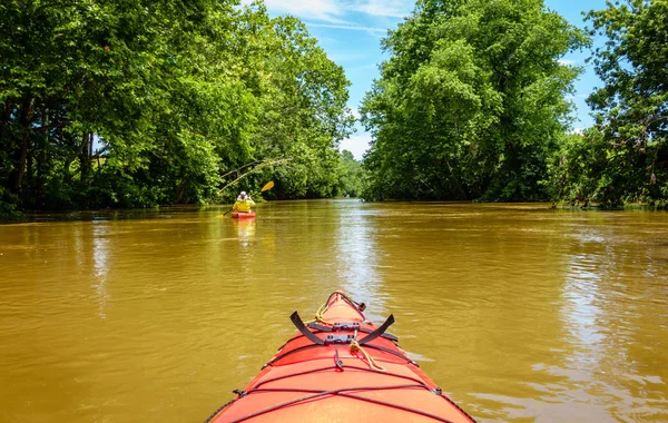 Kajakfahren auf einem Bach in Central Kentucky — Stockfoto