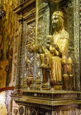 Bazilika'da Montserrat Bakiresi