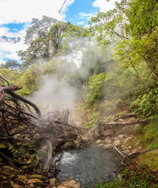 Piscina fervente no Parque Nacional Rincon de la Vieja — Fotografia de Stock