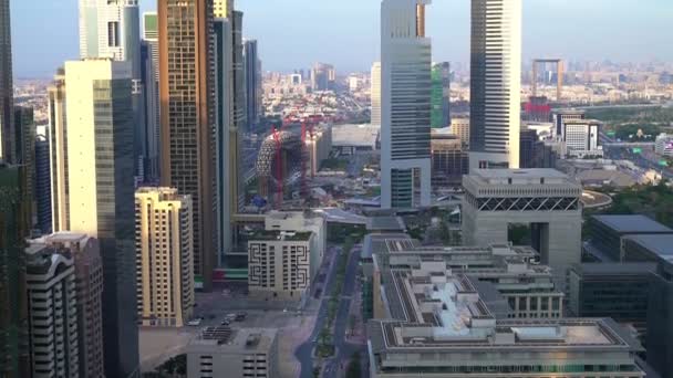 迪拜金融区天际线与未来博物馆建筑工地的高点景观 — 图库视频影像