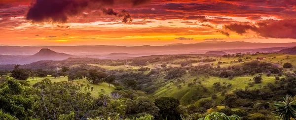 Zonsondergang in Santa Rosa in Costa Rica — Stockfoto