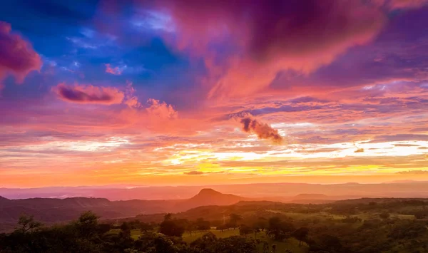 Puesta de sol en Santa Rosa en Costa Rica — Foto de Stock