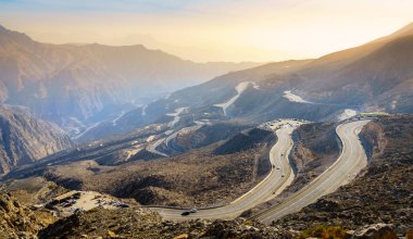Bae'de Jebel Jais yolu