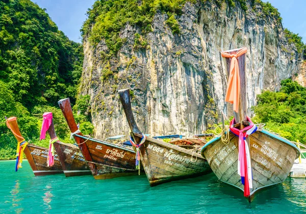 Krabi Tailândia Novembro 2017 Tradicional Tailandês Barcos Motor Uma Ilha — Fotografia de Stock