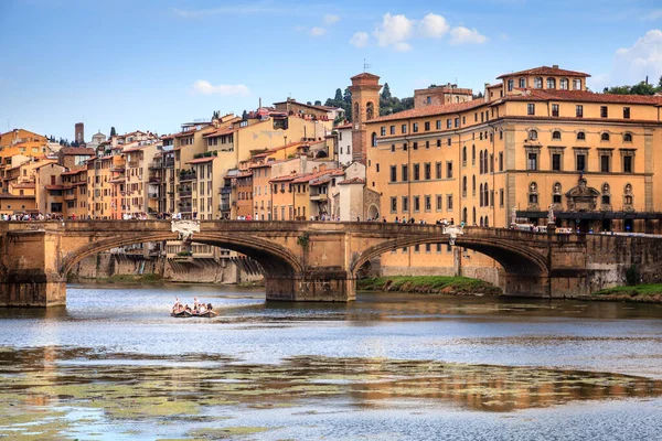 Gondola Περιοδεία Στον Ποταμό Arno Στη Φλωρεντία Ιταλία — Φωτογραφία Αρχείου