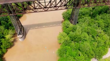 Kentucky 'deki High Bridge demiryolu köprüsünün havadan görünüşü