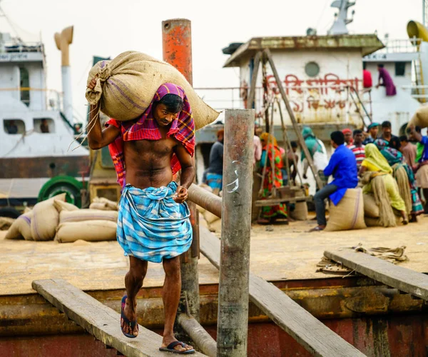 Chittagong Bangladeş Aralık 2017 Chittagong Bangladeş Teki Karnaphuli Nehir Limanı — Stok fotoğraf