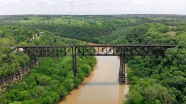 Kentucky 'deki High Bridge demiryolu köprüsünün havadan görünüşü