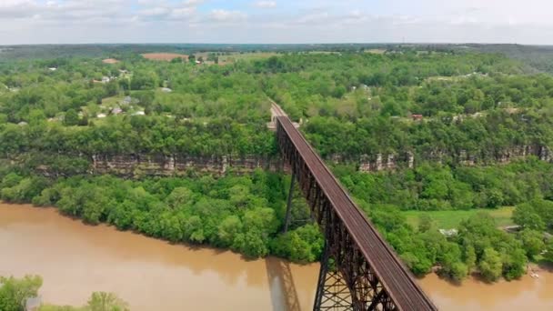 Luftaufnahme Des Eisenbahnbocks Der High Bridge Kentucky — Stockvideo