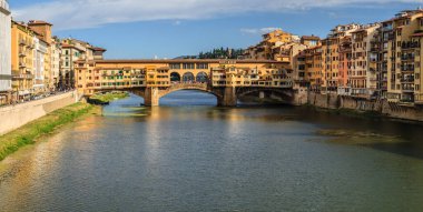 İtalya 'nın Floransa kentindeki Ponte Vecchio veya Old Bridge panoramik manzarası