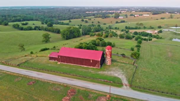ジョージタウン近くのケンタッキー州中央部の農場の空中ビュー — ストック動画