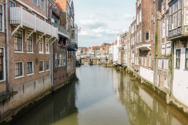 Dordrecht, Hollanda 'nın iç limanlarından birinin manzarası