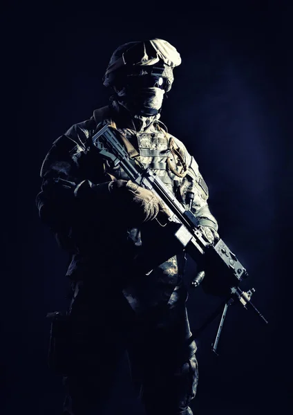Marines dos Estados Unidos metralhadora tiro noite — Fotografia de Stock