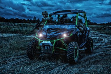 Ordu rangers üzerinde askeri adamcağız geceleri hareketli