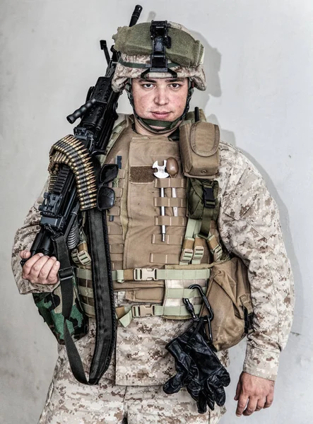 Equipped marine soldier posing with service carbine — Stock Photo, Image