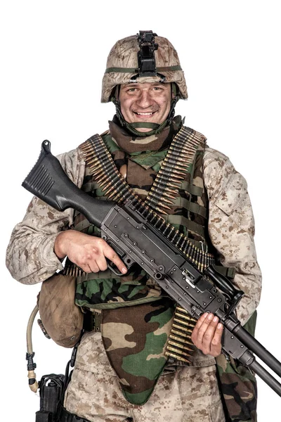 Soldat avec mitrailleuse tir isolé studio — Photo