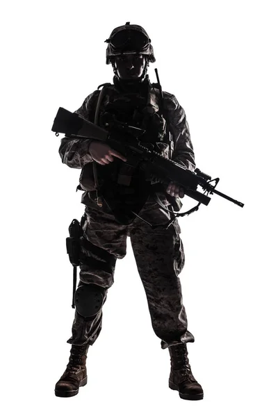 Ejército moderno infantryman low key studio shoot — Foto de Stock