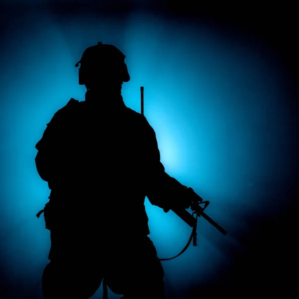 Soldiers silhouette on background of fire explosion — Stock Photo, Image