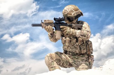 Airsoft oyun katılımcı tüfek yineleme ile nişan