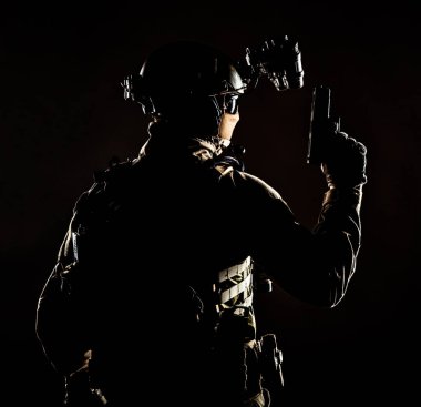 Özel kuvvetler asker gizli gece operasyonu