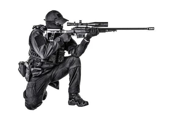 Polisen SWAT Sniper skytte i sittande ställning — Stockfoto