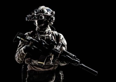 Ordu özel kuvvetler shooter düşük anahtar stüdyo çekimi