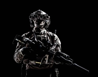 Ordu özel kuvvetler shooter düşük anahtar stüdyo çekimi