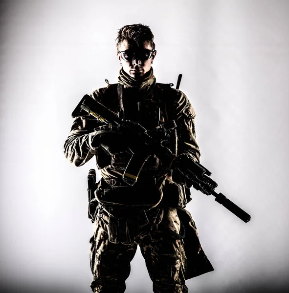 Empresa militar mercenario bajo llave estudio retrato — Foto de Stock