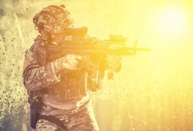 Deniz biniciler makineli topçu kıyıya iniş