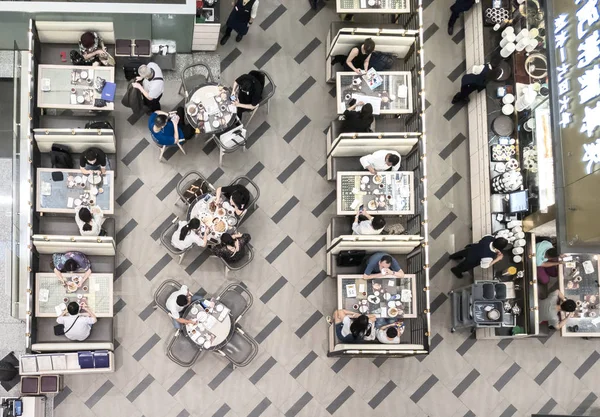 Groupe Personnes Assis Dans Café Parlant Appréciant Vue Dessus Photos De Stock Libres De Droits