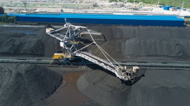Kömür yükleme ve tasnif ekipmanları kömürü dünyanın dört bir yanındaki ülkelere ihracata hazır hale getiriyor.