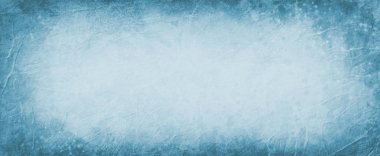 Koyu kenarlık grunge ile eski mavi ve beyaz arka plan, buruşuk kırışıklıklar ve boya sıçramatarzı doku deseni ile soyut vintage arka plan