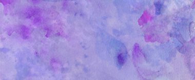 Mor ve pembe suluboya arka plan, soyut boya lekeli kağıt dokusu ve sıkıntılı grunge desenli lekeler pastel renklerde kanama