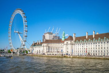 Londra'da thames Nehri'nin kıyısına