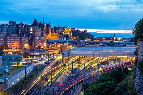 Vista Noturna Estação Waverley Edimburgo Escócia — Fotografia de Stock